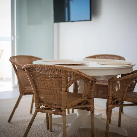 Modern, Cozy And Peaceful Oceanfront Oasis דירה