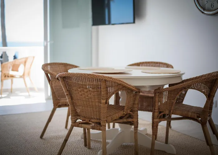 Modern, Cozy And Peaceful Oceanfront Oasis דירה