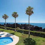 Modern, Cozy And Peaceful Oceanfront Oasis Apartment *