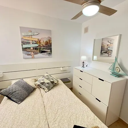 Modern, Cozy And Peaceful Oceanfront Oasis דירה *